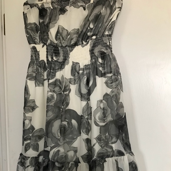 Dresses & Skirts - Strapless cream and black floral dress